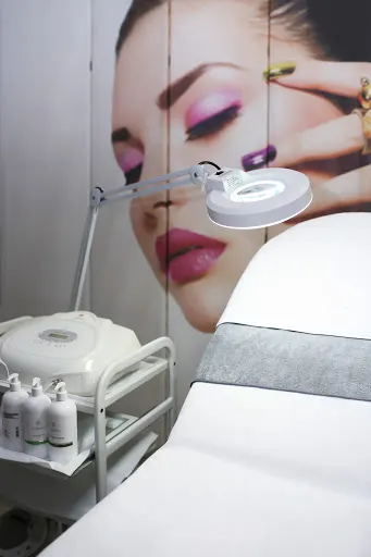 Ina. Salon fryzjersko - kosmetyczny. Antul M.